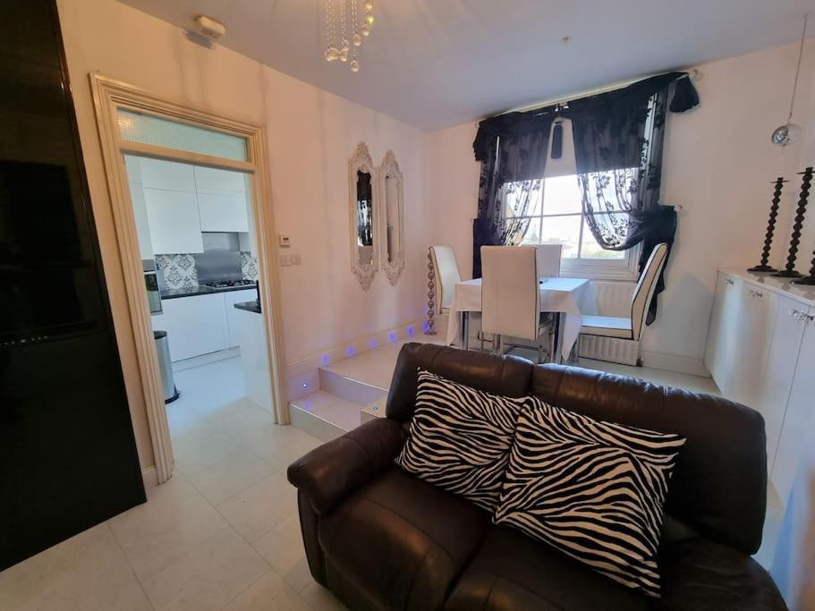 Beautiful Apartment In The Heart Of Rochester Rochester  Zewnętrze zdjęcie