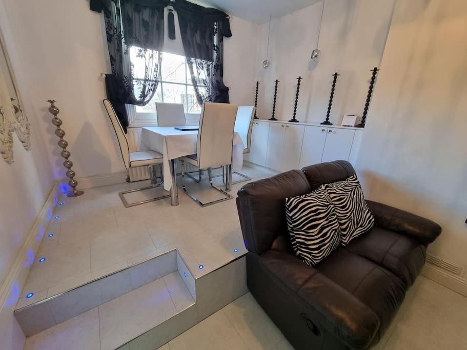 Beautiful Apartment In The Heart Of Rochester Rochester  Zewnętrze zdjęcie